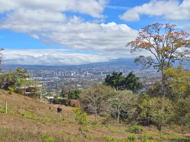 LOTE DE 3.010 M2 CON VISTA PANORÁMICA EN SAN ANTONIO DE ESCAZU (CARRIZAL) - Imagen 2