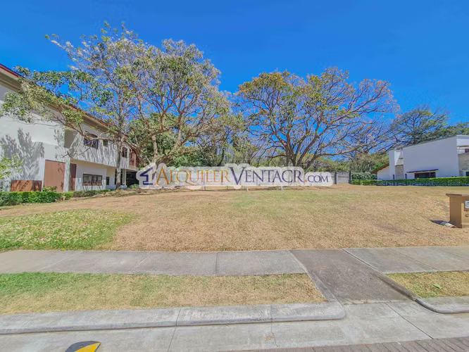 LA HACIENDA DEL BOSQUE SANTA ANA RIO ORO! LOTE PLANO DE 843 M2 - Imagen 4