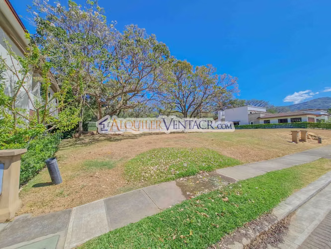 LA HACIENDA DEL BOSQUE SANTA ANA RIO ORO! LOTE PLANO DE 843 M2 - Imagen 6