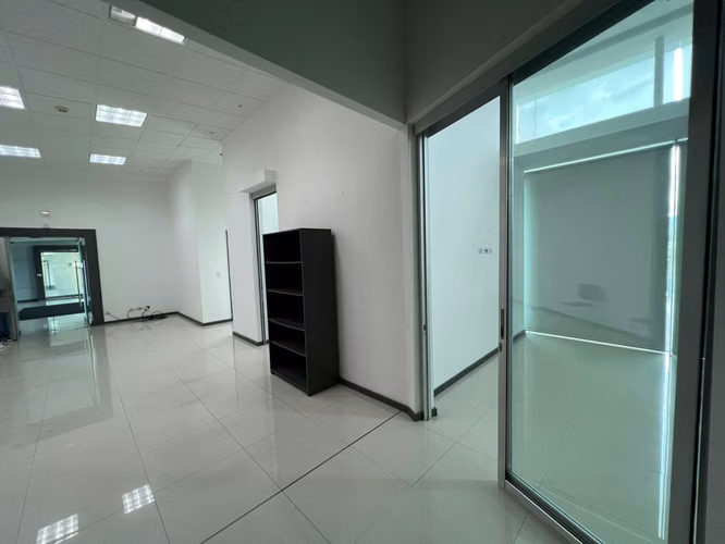 Oficinas para alquiler en Oficentro Obelisco Santa Ana - Imagen 11