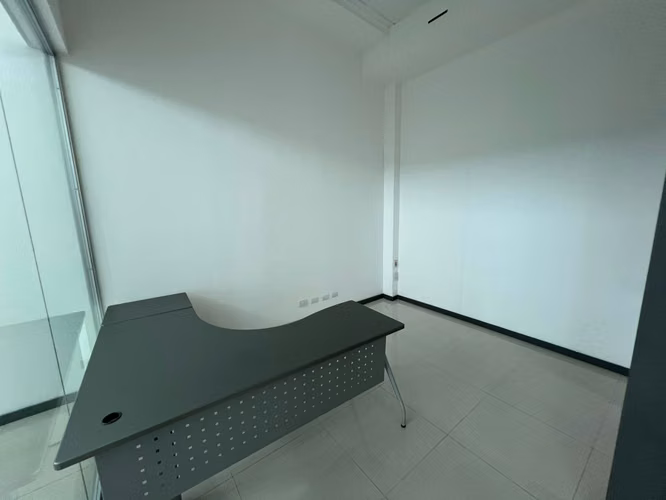 Oficinas para alquiler en Oficentro Obelisco Santa Ana - Imagen 12