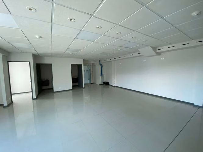 Oficinas para alquiler en Oficentro Obelisco Santa Ana - Imagen 7