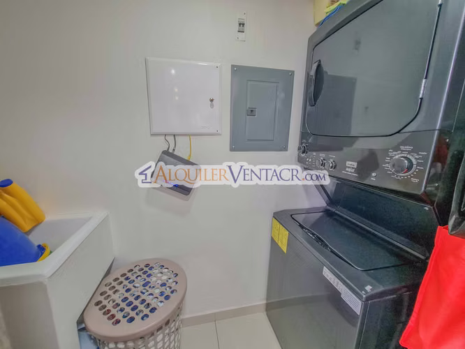LUJOSO PENTHOUSE CON VISTA EN TORRE PARADISUS ROHRMOSER PAVAS