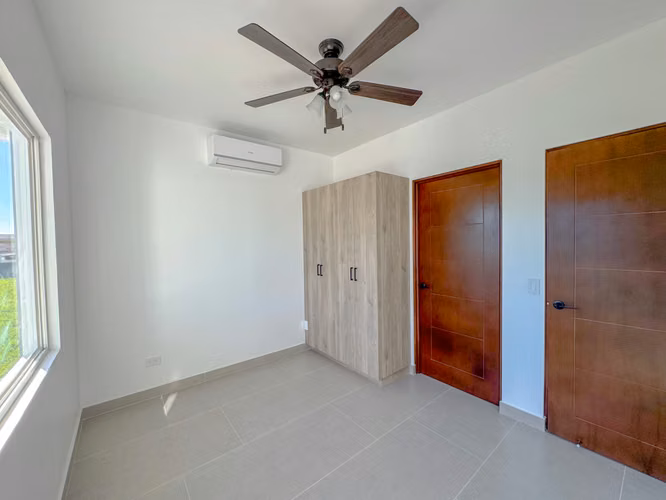 Moderna casa nueva con piscina en Condominio Parque del Encino, Liberia