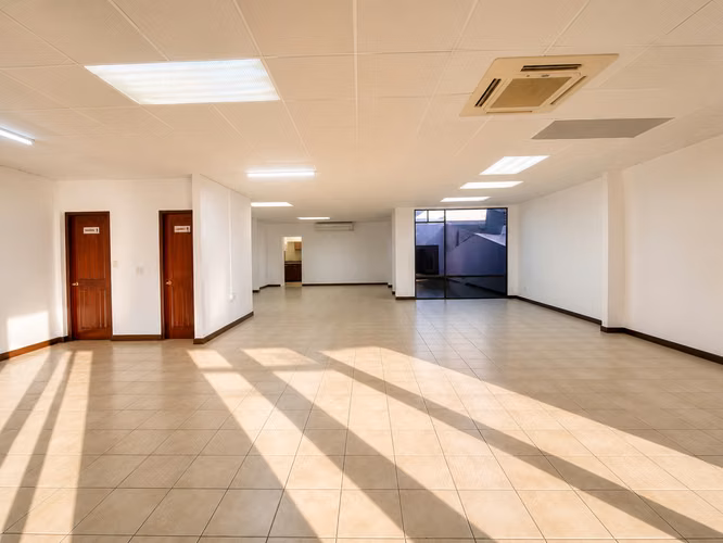 Oficina de 160 m2 en Paseo Colón x Pizza Hut
