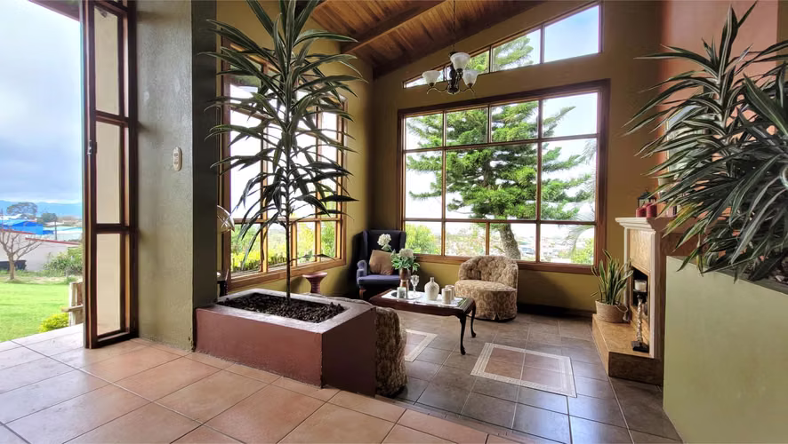 Propiedad con vista en exclusivo residencial en San Rafael de Coronado