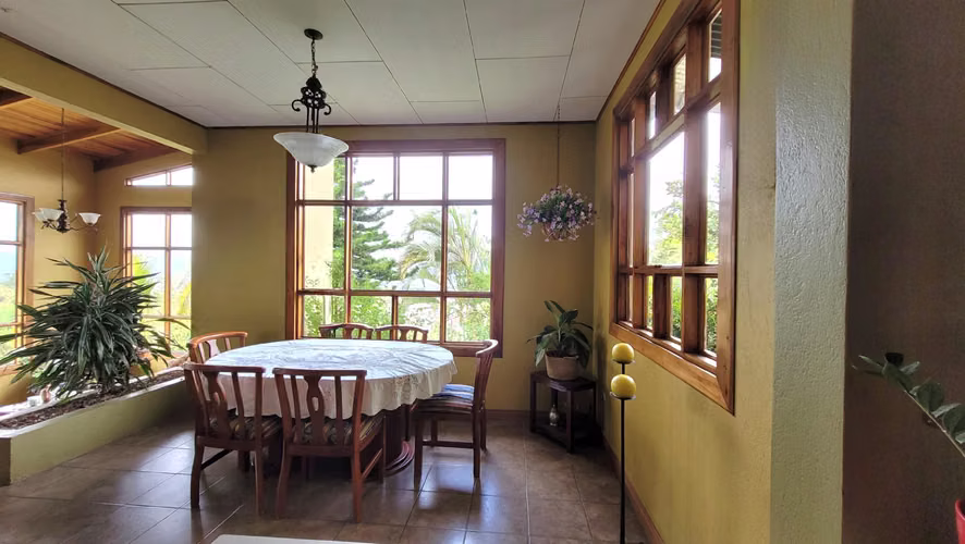 Propiedad con vista en exclusivo residencial en San Rafael de Coronado
