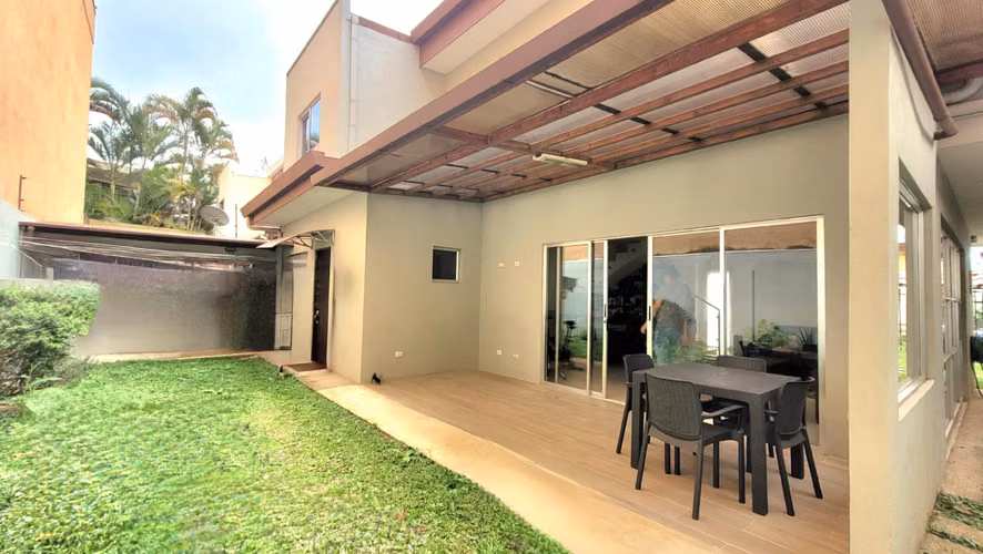 Moderna y espaciosa vivienda en la calle hacia el Cristo de Sabanilla