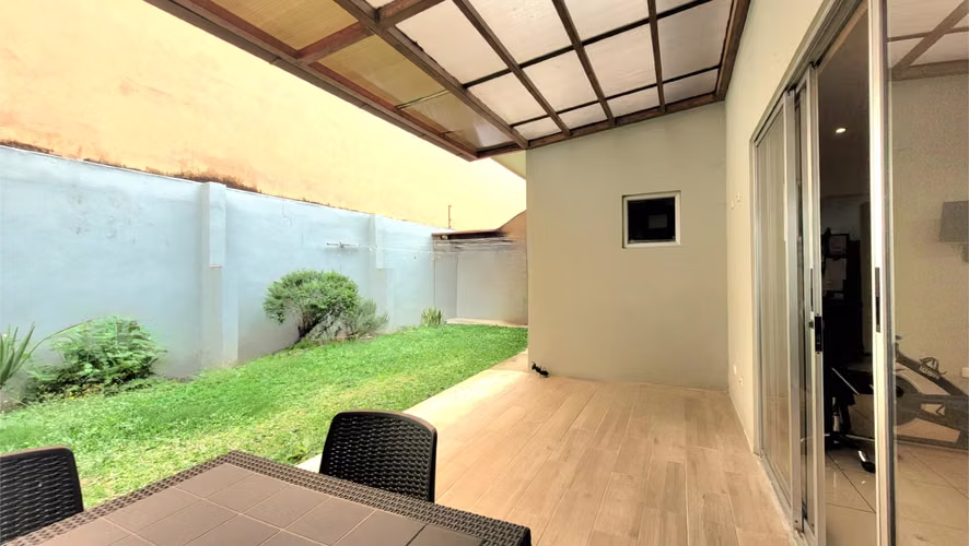 Moderna y espaciosa vivienda en la calle hacia el Cristo de Sabanilla