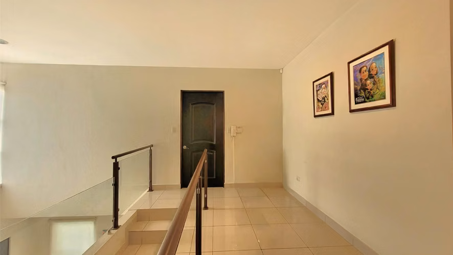 Moderna y espaciosa vivienda en la calle hacia el Cristo de Sabanilla