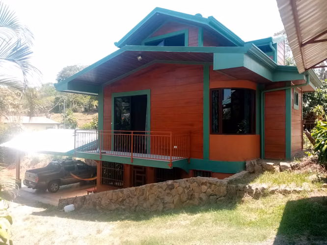 Ubicada en Barrio Jesús de Atenas.  Le espera esta preciosa propiedad - Imagen 2