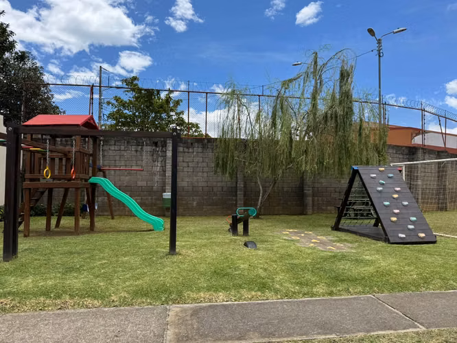 Venta de hermosa Casa, Condominio Claretiano