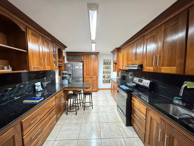 Venta de hermosa Casa, Condominio Claretiano