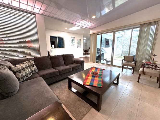 Casa en Venta en Condominio Génesis, Jacuzzi, 3 Hab – Montes de Oca, Excelente Ubicación
