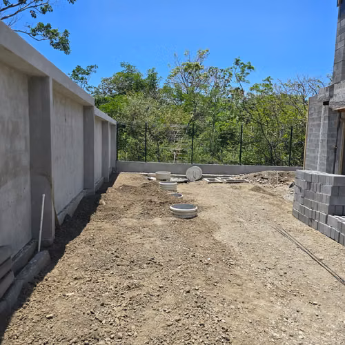 Pre-venta de casas separadas entre si y con espacio para 3 vehículos en Santa Ana - Imagen 14