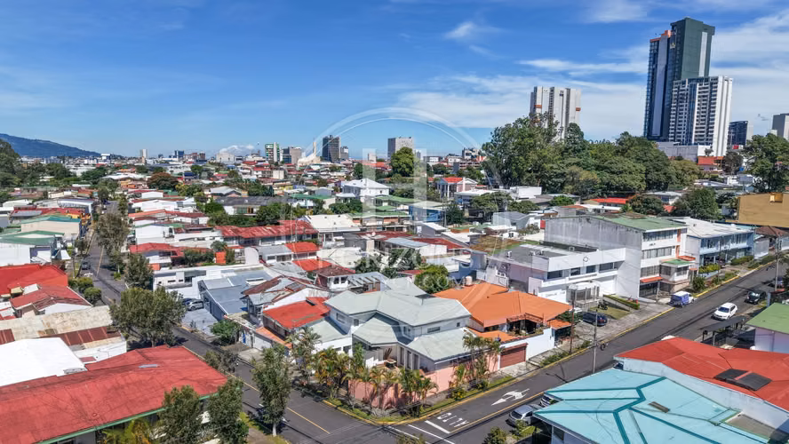 Casa Independiente con Uso Comercial en Los Yoses con Potencial para NJA1374IJ