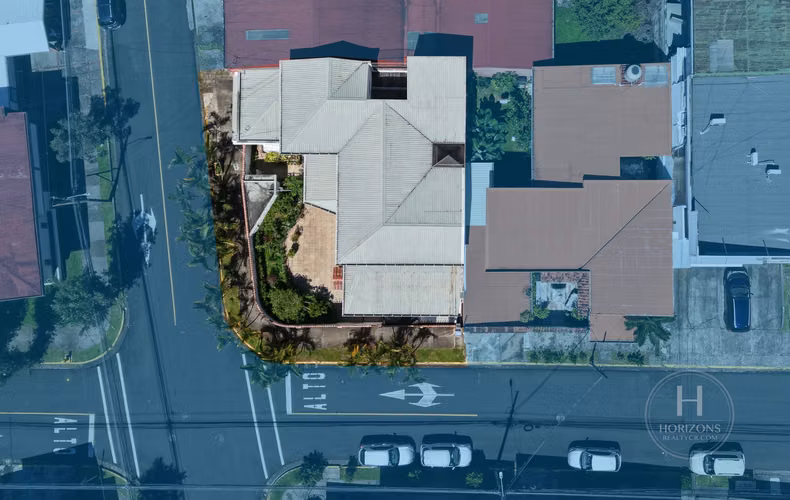 Casa Independiente con Uso Comercial en Los Yoses con Potencial para NJA1374IJ