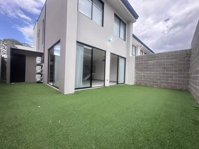 Casa Moderna en Condominio en Lindora 185mts - Imagen 3
