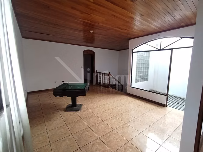 Se Casa Comercial San Francisco de Heredia, sobre calle principal