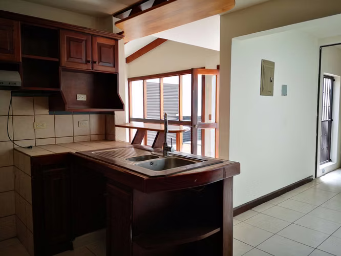 Escazú Guachipelín se alquila casa en condominio  - Imagen 8
