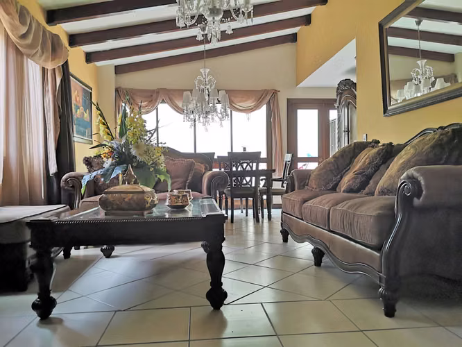 Escazú Guachipelín se alquila casa en condominio  - Imagen 2