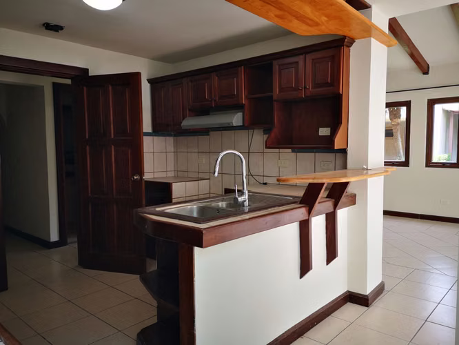 Escazú Guachipelín se alquila casa en condominio  - Imagen 7