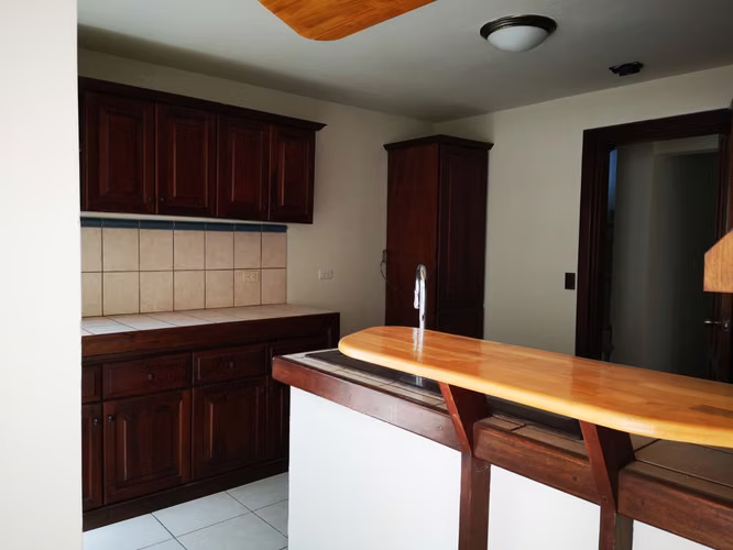 Escazú Guachipelín se alquila casa en condominio  - Imagen 9