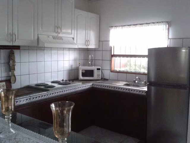 Un rincón pacífico rodeado de verde: descubra este apartamento en renta en Santa Ana (ref : 51) - Imagen 4