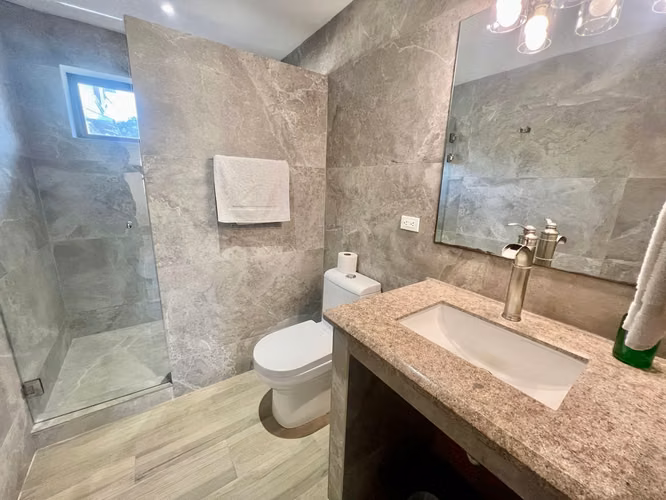 Casa Remodelada con Piscina en Santa Ana | Alquiler $3,500 con o sin muebles - Imagen 13