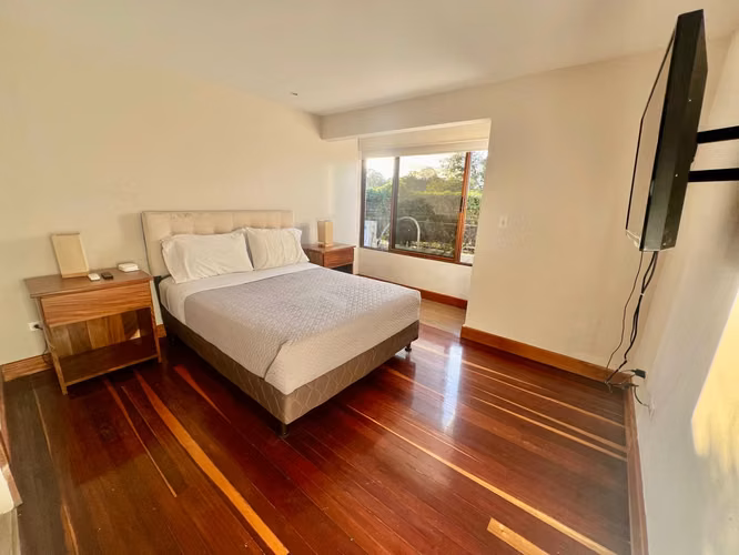 Casa Remodelada con Piscina en Santa Ana | Alquiler $3,500 con o sin muebles - Imagen 10