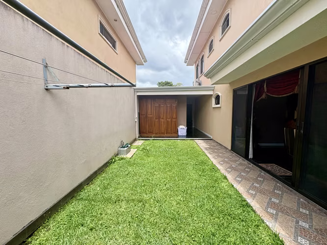 Venta de condominio con 3 casas en Lomas de Ayarco, Curridabat - Imagen 10