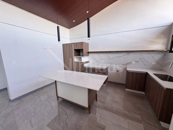 Se vende casa remodelada 100% con apartamento en Desamparados centro P.P - Imagen 3