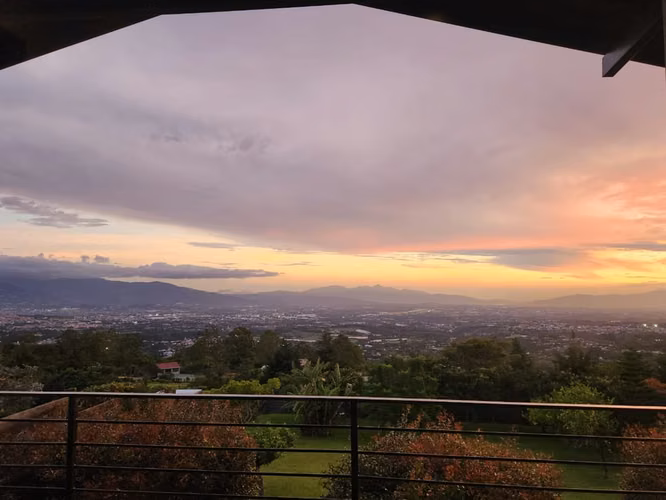 VENDO CASA EN BARVA-HEREDIA.
