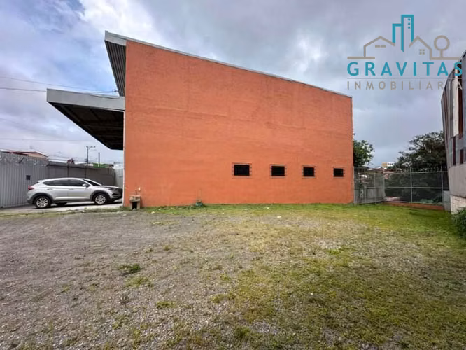 Alquiler de bodega en Guadalupe, uso de suelo mixto 350m2 ID 1997