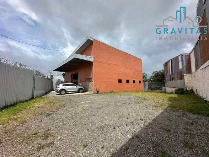 Alquiler de bodega en Guadalupe, uso de suelo mixto 350m2 ID 1997