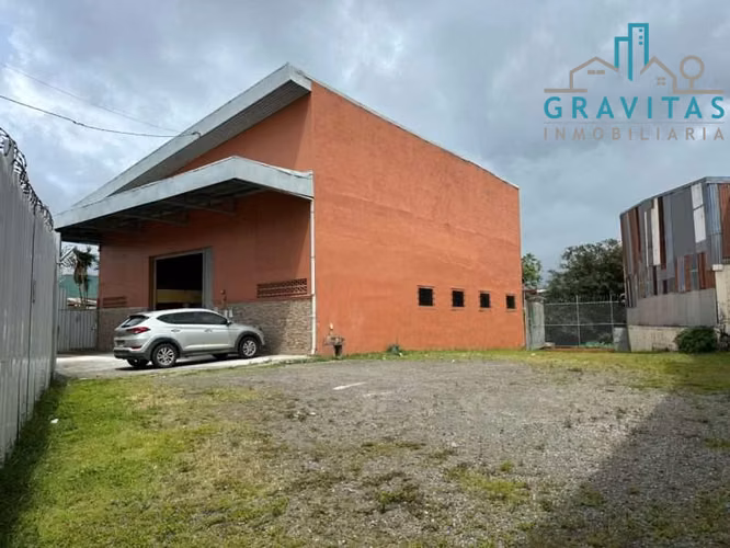 Alquiler de bodega en Guadalupe, uso de suelo mixto 350m2 ID 1997