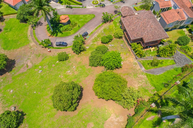 Terreno en Venta en Condominio Roble Sabana, Colinas de Montealegre – 951 m² SSD - Imagen 8