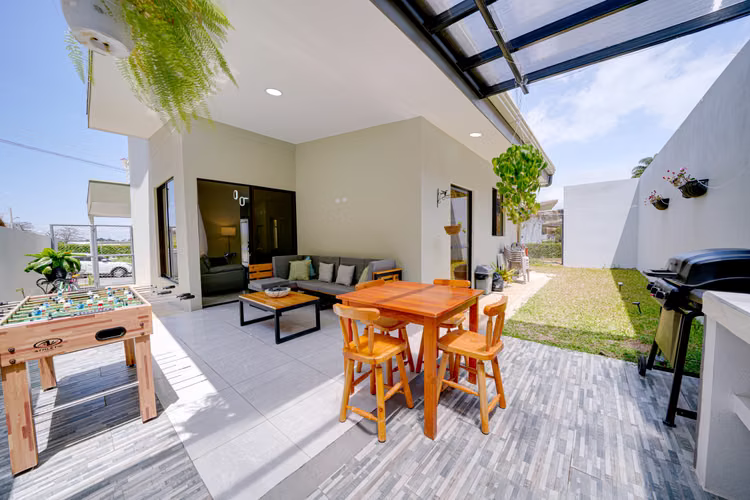 Casa en condominio, cuarto principal en 1ra planta. Mata de Plátano, Goicoechea. SSD - Imagen 14