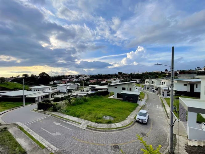 Casa en condominio, cuarto principal en 1ra planta. Mata de Plátano, Goicoechea. SSD - Imagen 19