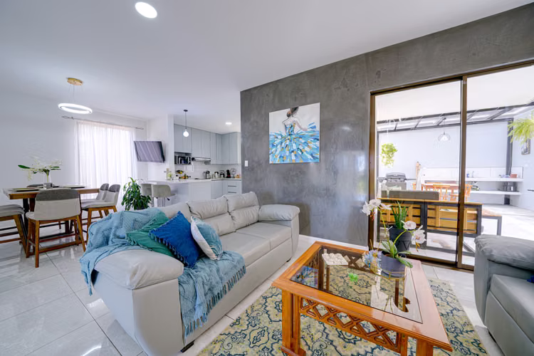 Casa en condominio, cuarto principal en 1ra planta. Mata de Plátano, Goicoechea. SSD - Imagen 6