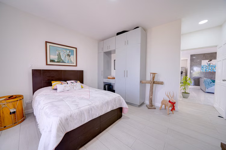 Casa en condominio, cuarto principal en 1ra planta. Mata de Plátano, Goicoechea. SSD - Imagen 11