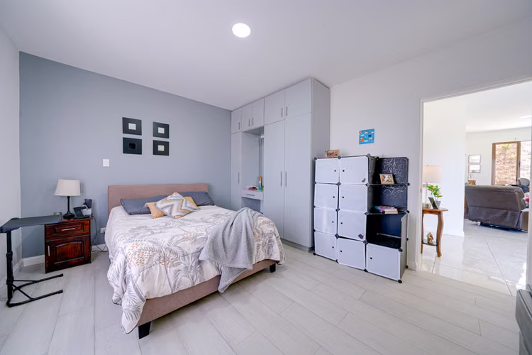 Casa en condominio, cuarto principal en 1ra planta. Mata de Plátano, Goicoechea. SSD - Imagen 15