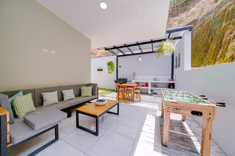 Casa en condominio, cuarto principal en 1ra planta. Mata de Plátano, Goicoechea. SSD - Imagen 13