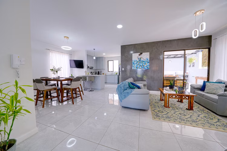 Casa en condominio, cuarto principal en 1ra planta. Mata de Plátano, Goicoechea. SSD - Imagen 3