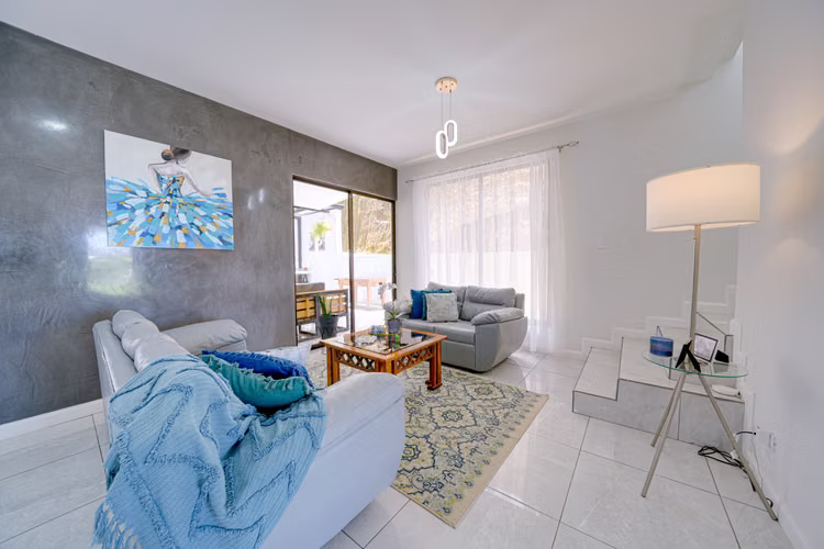 Casa en condominio, cuarto principal en 1ra planta. Mata de Plátano, Goicoechea. SSD - Imagen 4