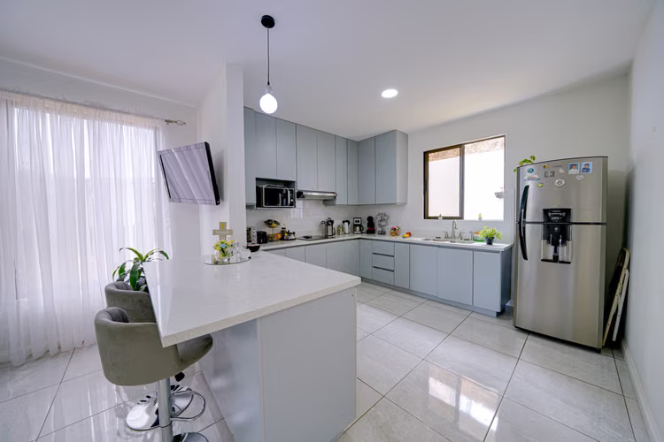 Casa en condominio, cuarto principal en 1ra planta. Mata de Plátano, Goicoechea. SSD - Imagen 7