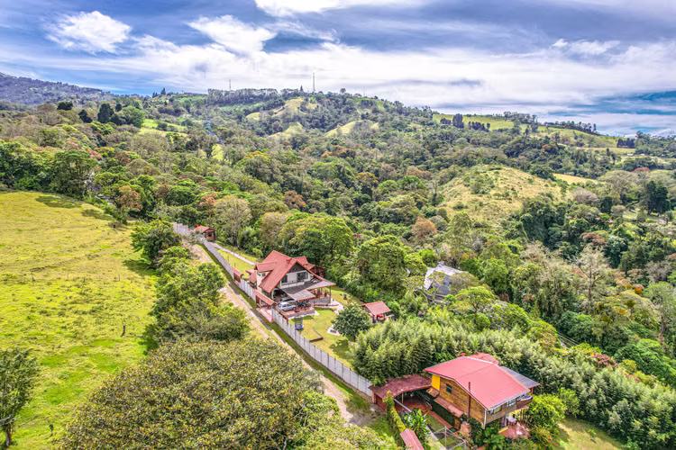 Encantadora Propiedad en Rancho Redondo – Amplios Espacios y Vistas Panorámicas SSD - Imagen 3