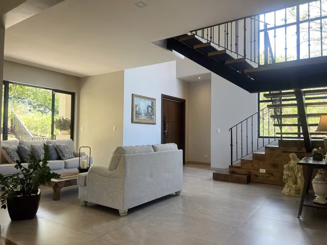 Casa de ensueño con vistas panorámicas desde cada ángulo — lujo y diseño contemporáneo