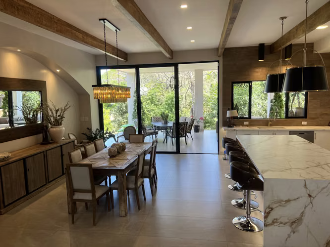 Casa de ensueño con vistas panorámicas desde cada ángulo — lujo y diseño contemporáneo