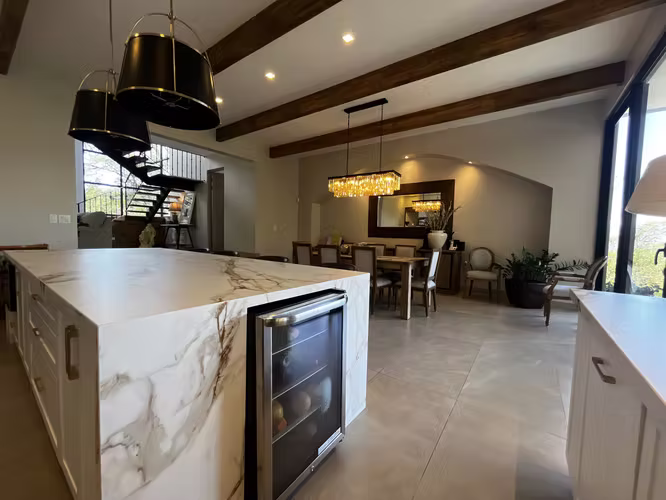 Casa de ensueño con vistas panorámicas desde cada ángulo — lujo y diseño contemporáneo